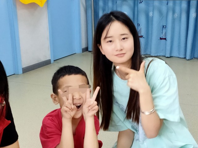 大手拉小手，青春共成長(zhǎng)