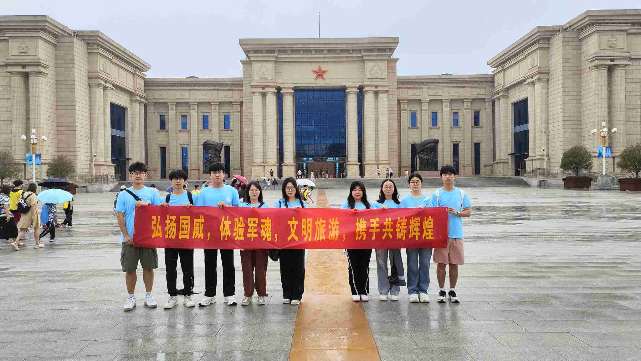 青島科技大學(xué)“巡禮藍(lán)海情，筑夢(mèng)文明行”文明旅游實(shí)踐團(tuán)赴海軍博物館—引領(lǐng)文明旅游