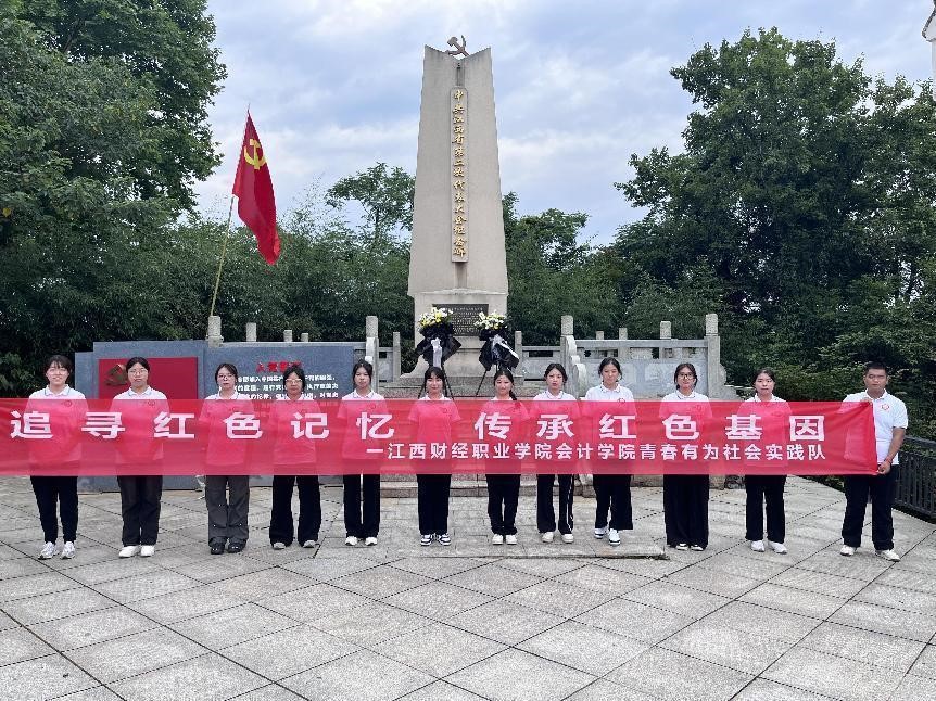 江西財(cái)經(jīng)職業(yè)學(xué)院會(huì)計(jì)學(xué)院“青春有為”社會(huì)實(shí)踐隊(duì)聯(lián)合湖口縣三里社區(qū)黨組織參觀中